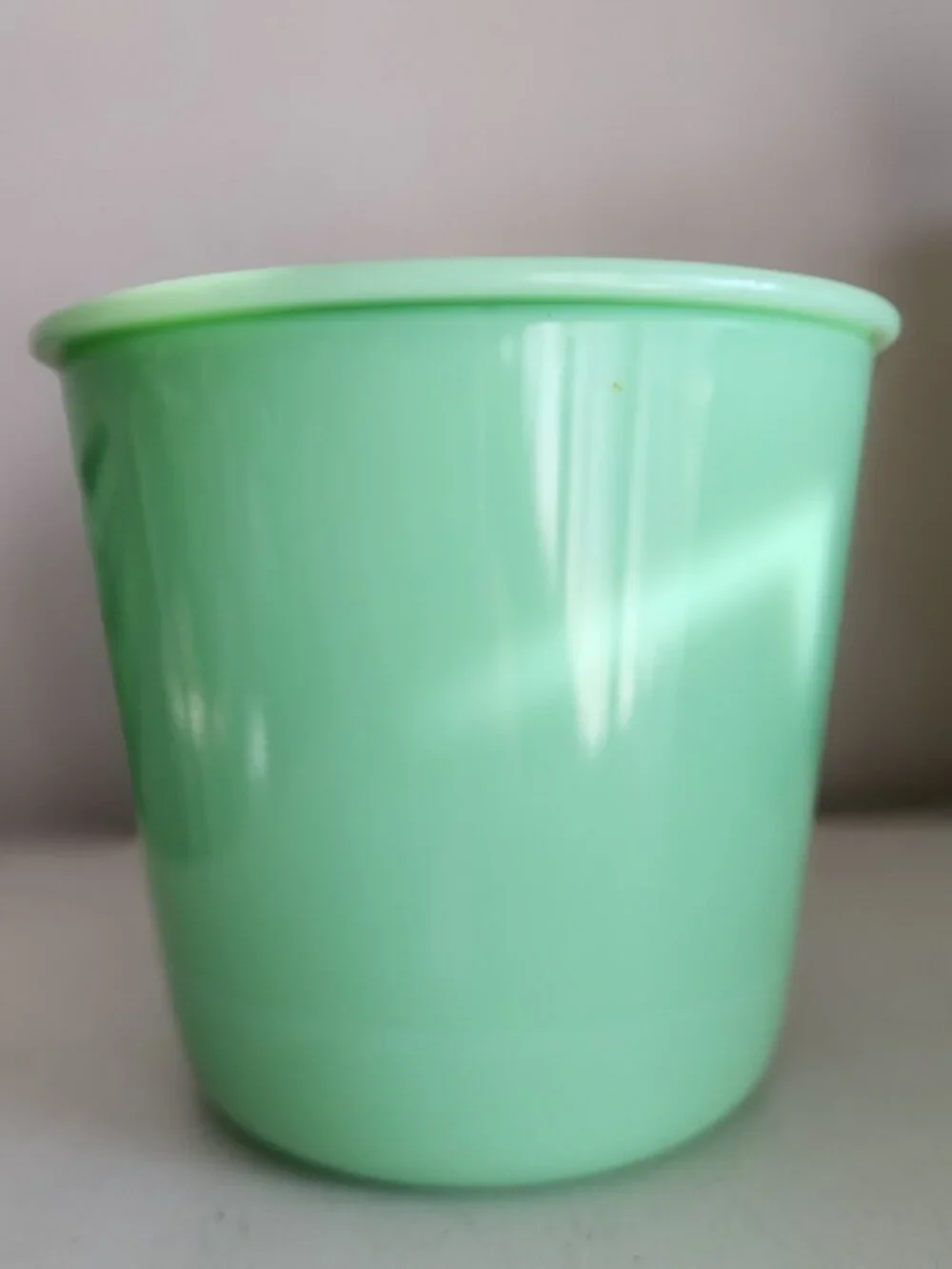 Beautiful Vintage McKee Jadeite Jadite Green Glass CEREAL 48oz Canister Uranium